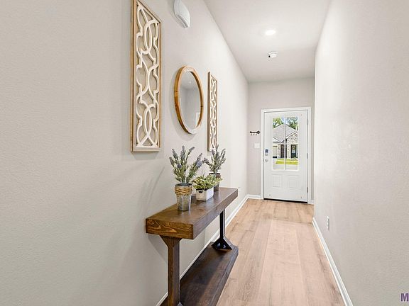3rd image of 1201 S Pecan Grove Ave
