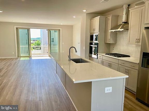 3rd image of 826 Sawback Sq NE