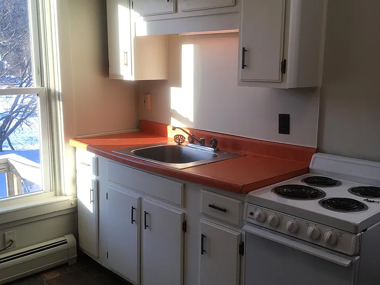 189 Main St #4 — Photo 1
