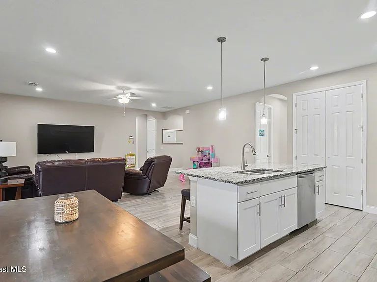 1835 Eugenia Ct NW — Photo 10