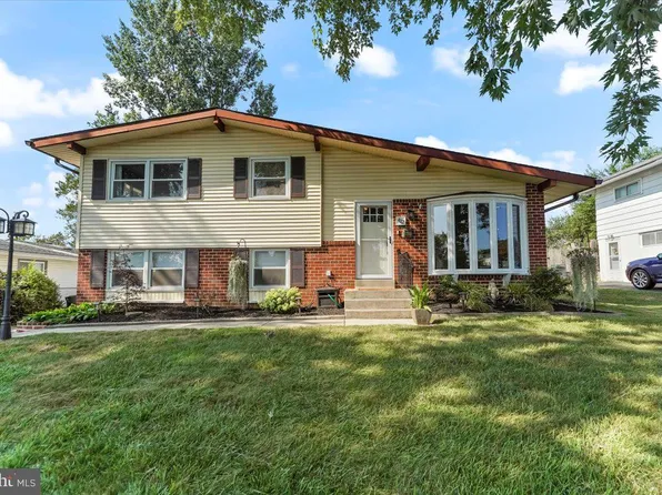 412 Hampshire Dr, Broomall, PA 19008