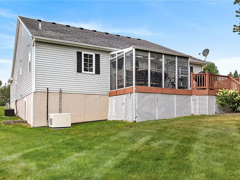 2093 Mykola Rd — Photo 43