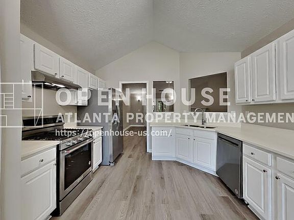 5th image of 1041 Wicker Pine Dr NE
