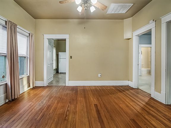 5th image of 607 E Main St