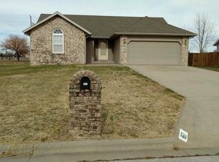 667 Birchwood Rd, Marshfield, MO 65706