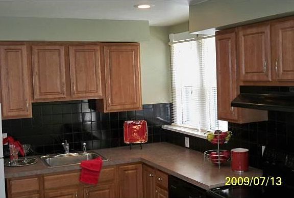 Kitchen w/ DW