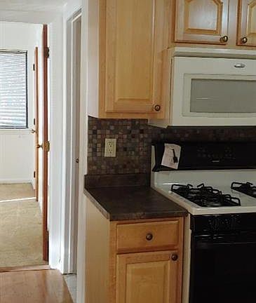 4th image of 1139 Hartford Ave #1B