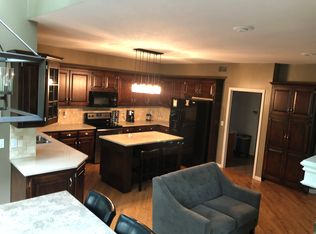 252 SW Winterpark Cir, Lees Summit, MO 64081