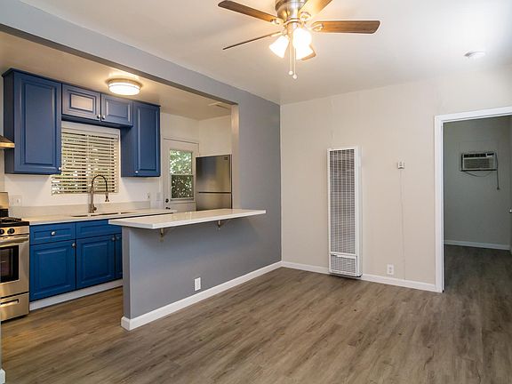 5th image of 1138 N Beachwood Dr