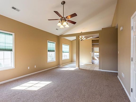 5th image of 600 Jennifer Dr
