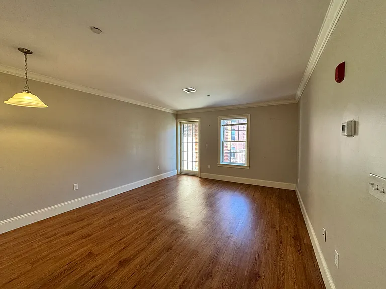 286 Main St — Photo 3