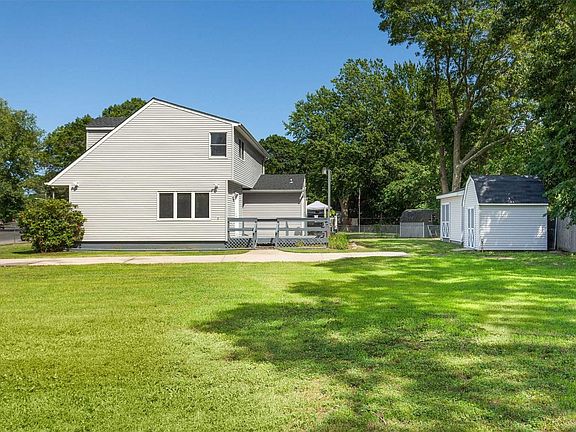 3rd image of 166 Parkwood Dr