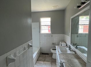 1868 S Bruce Ave, Springfield, MO 65804