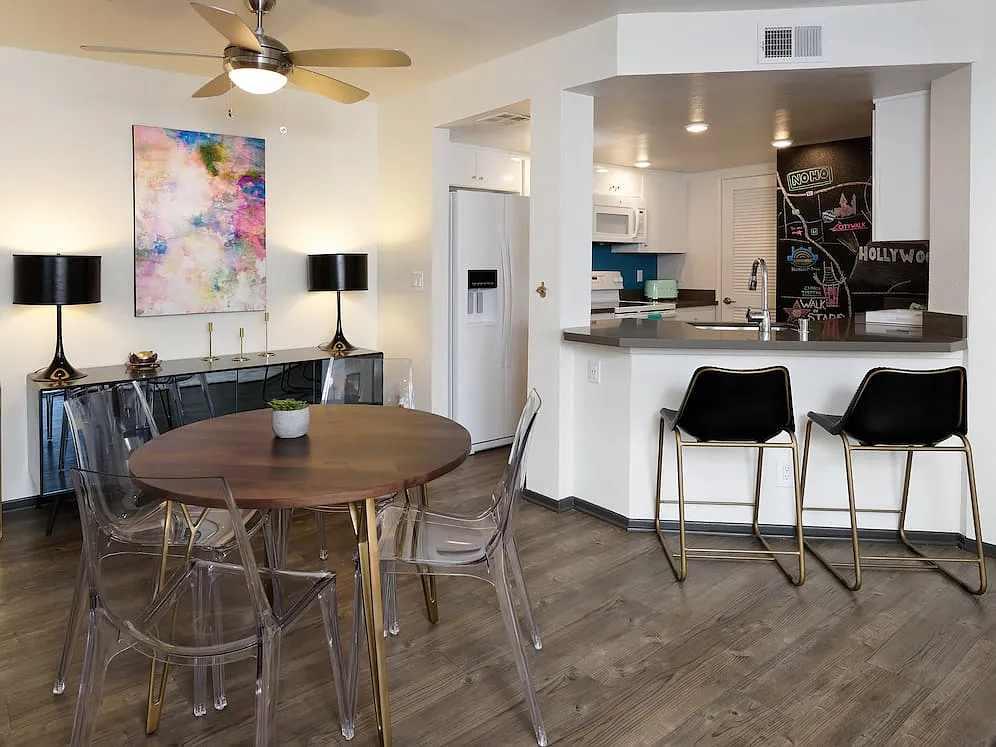 AVA Studio City — Photo 4