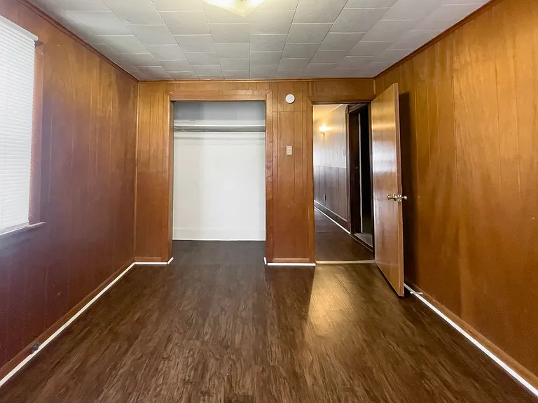 824 W University Ave — Photo 14