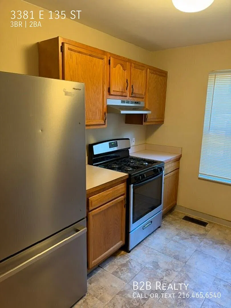 Charming 3 Bed Property at Prime Location — Photo 3