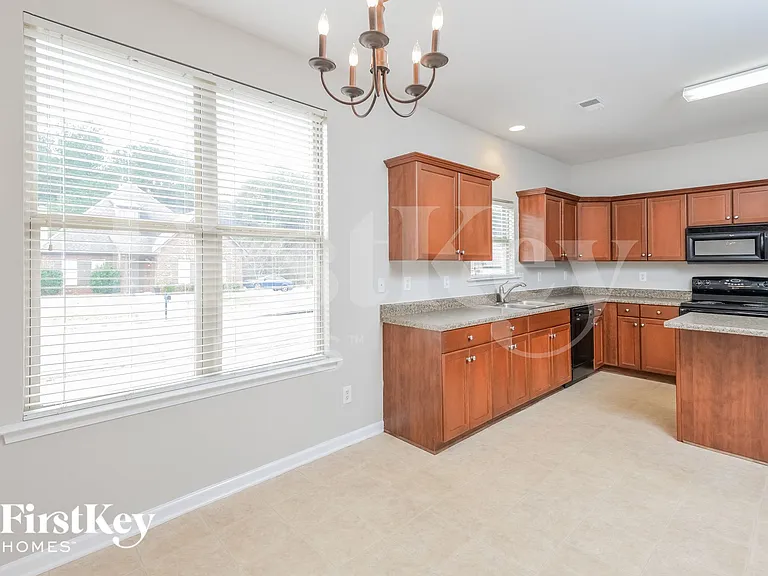 1000 Medinah Dr — Photo 5