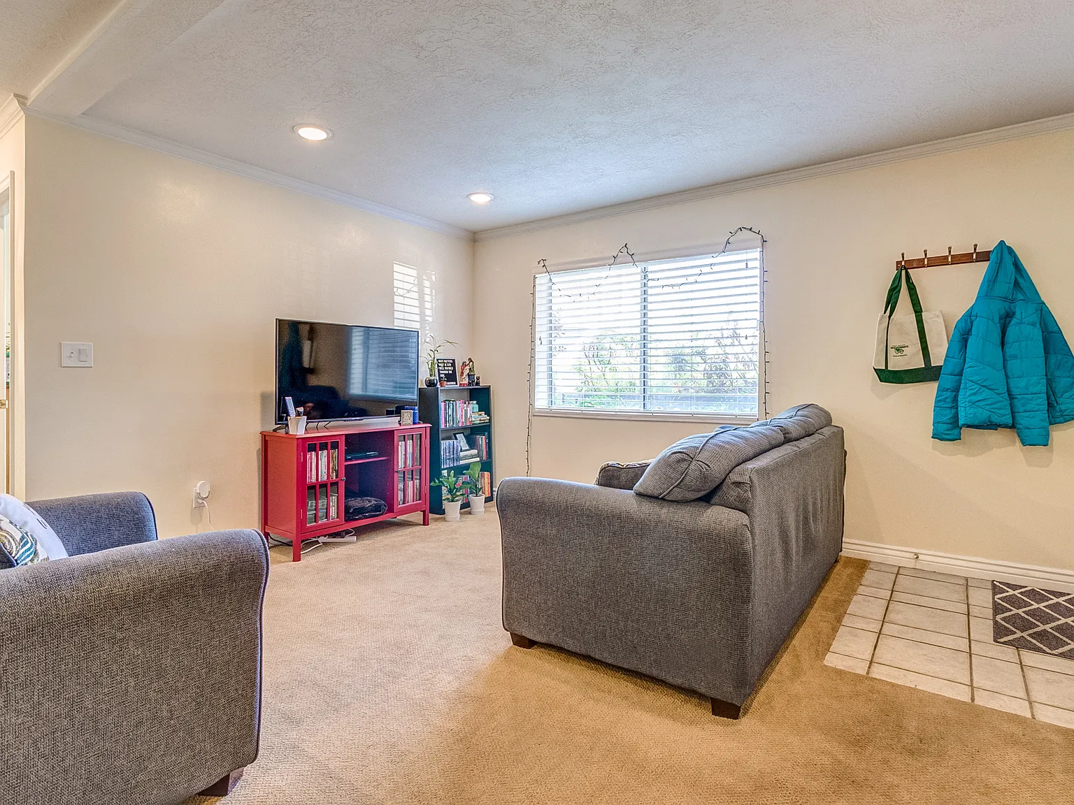 3 bed, 1041 sqft, $455 — Photo 2