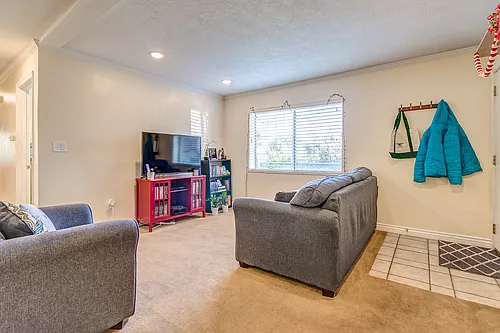 1541 N Riverside Ave Photo 1