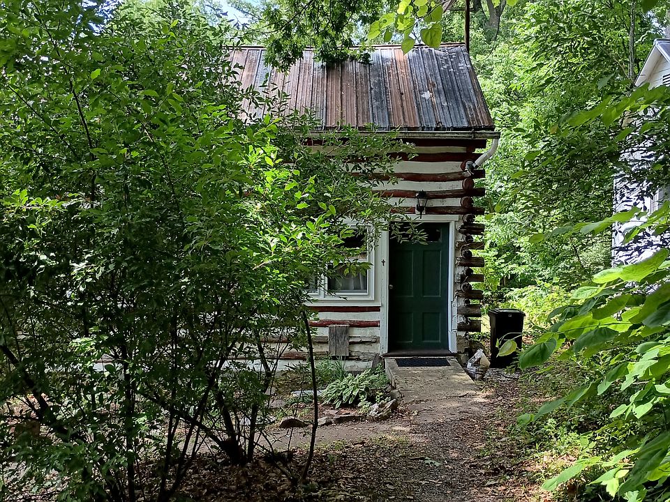 View of cabin pathway, from parking.