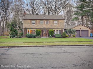 27 Lakeridge Dr, Matawan, NJ 07747