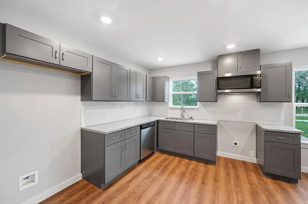 3 bed, 2.0 bath, 1150 sqft, $1,700 — Photo 1