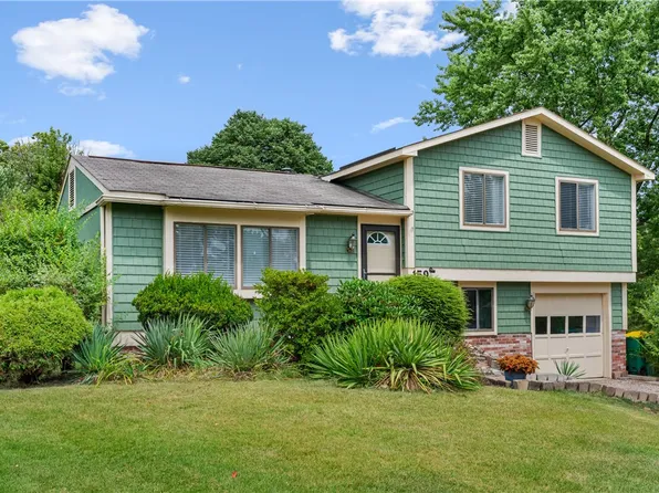 159 Summit Ridge Dr, Bridgeville, PA 15017