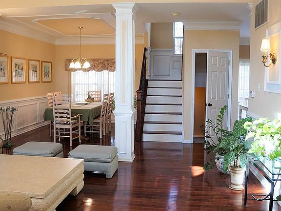 4th image of 28 Springton Cir