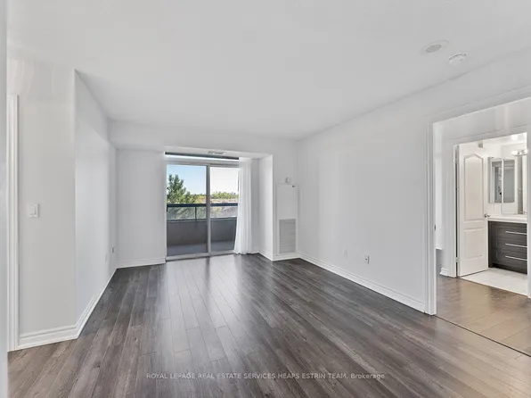 18 Sommerset Way #818, Toronto, ON M2N 6X5