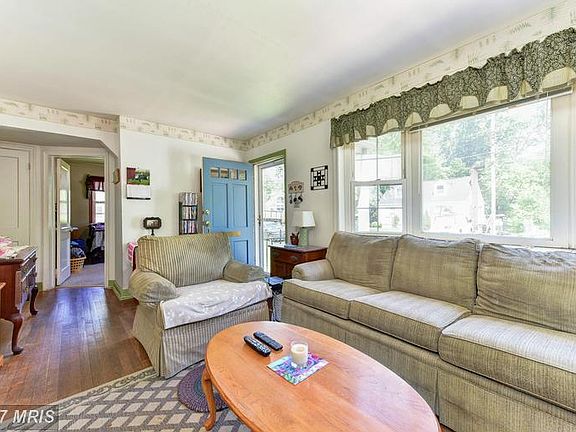 4th image of 10825 Scott Dr