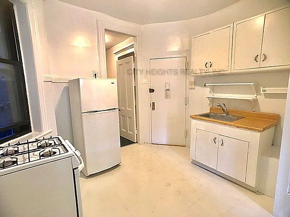 5th image of 512 E 12th St APT 7