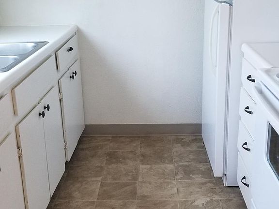 3rd image of 1420 Pacific Ave N APT 12