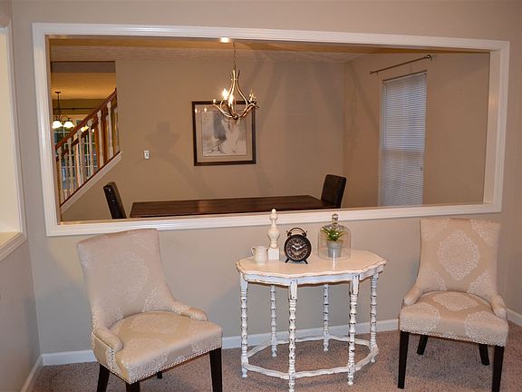 2nd image of 4052 Amethyst Dr
