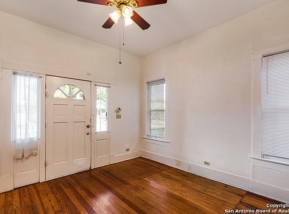 4th image of 222 Carolina St