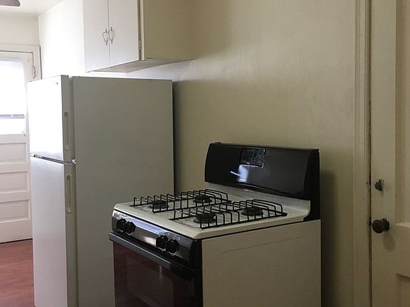 4th image of 816 N 46th St #1