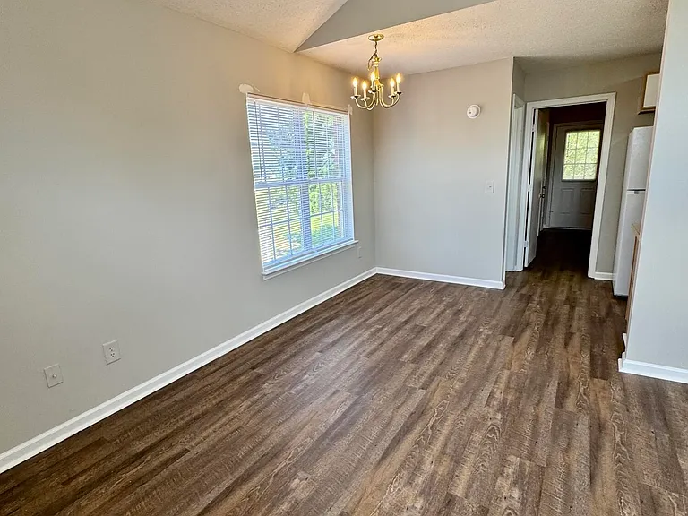 1251 Westpointe Dr #5 — Photo 8