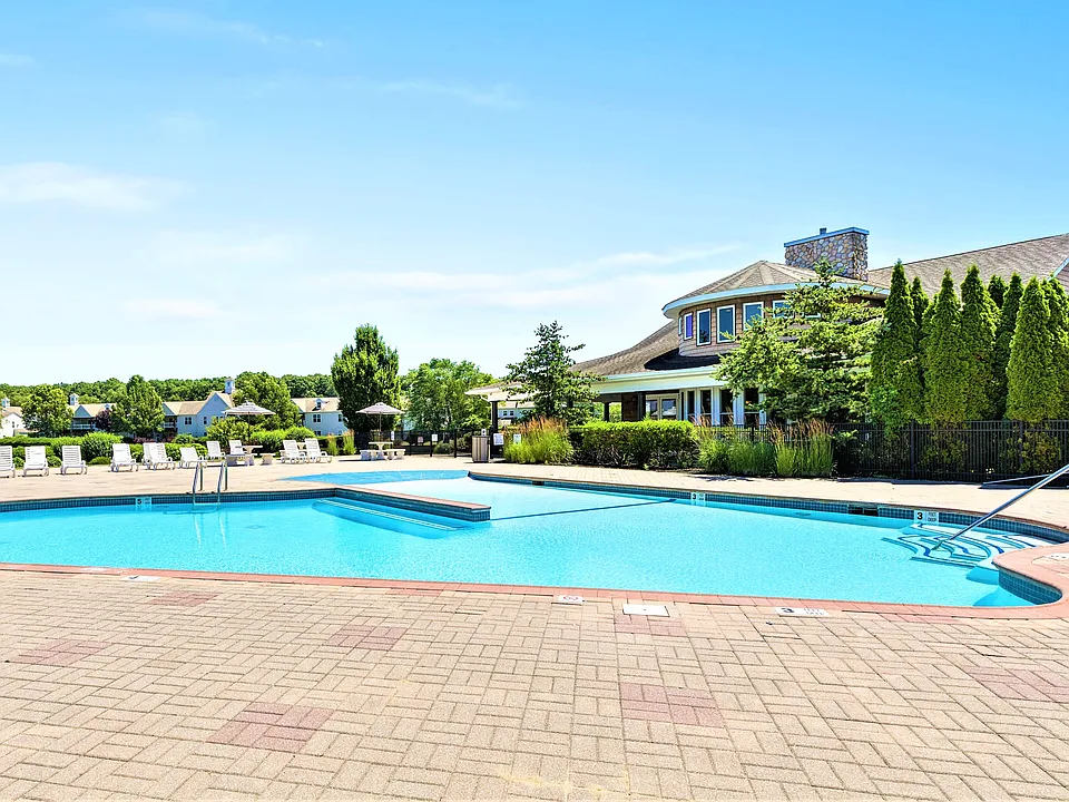 312 Walden Ct