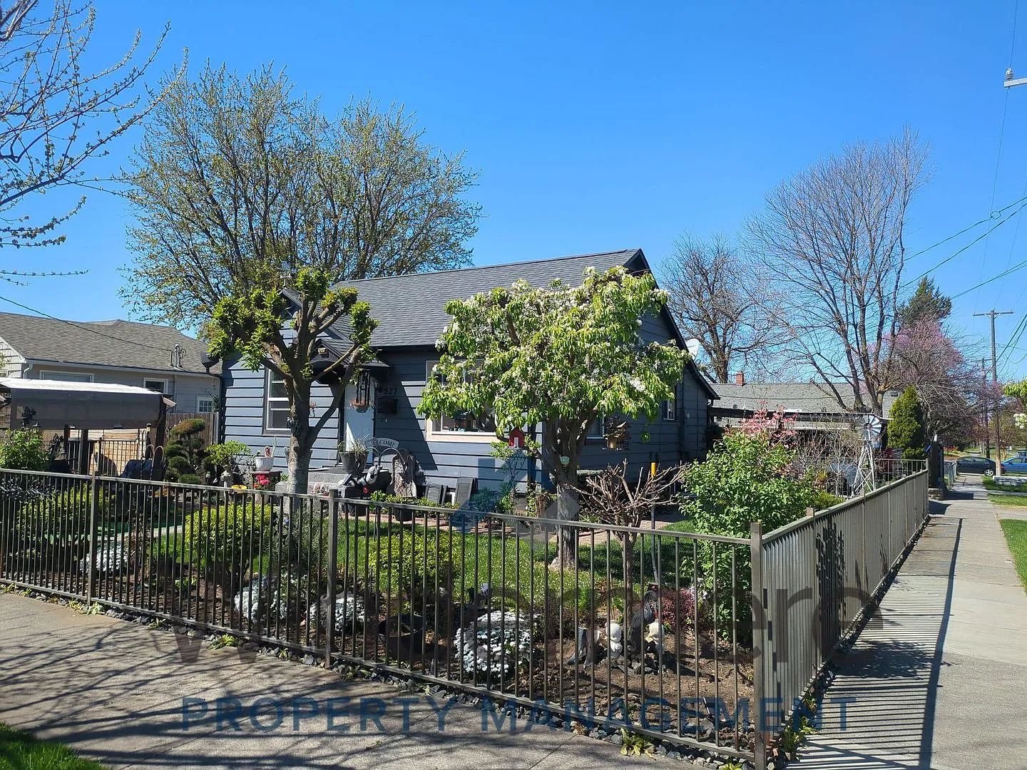 527 E Cherry **Basement Apartment - Flat Rate of $50/month for All Utilities** — Photo 2