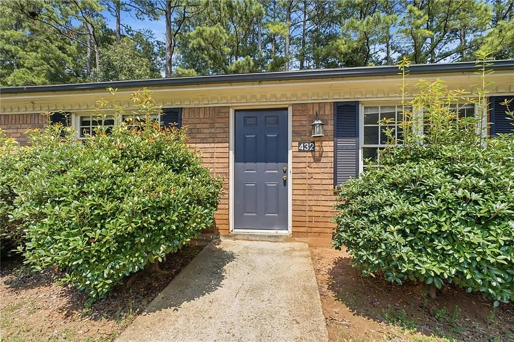 2 bed, 1.0 bath, 870 sqft, $1,450 — Photo 4