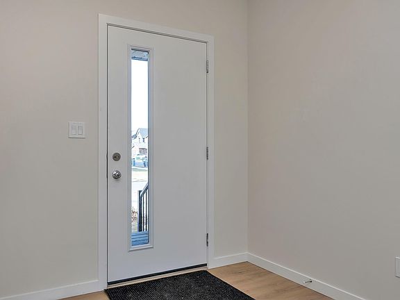 5th image of 1717 Plum Cres SW