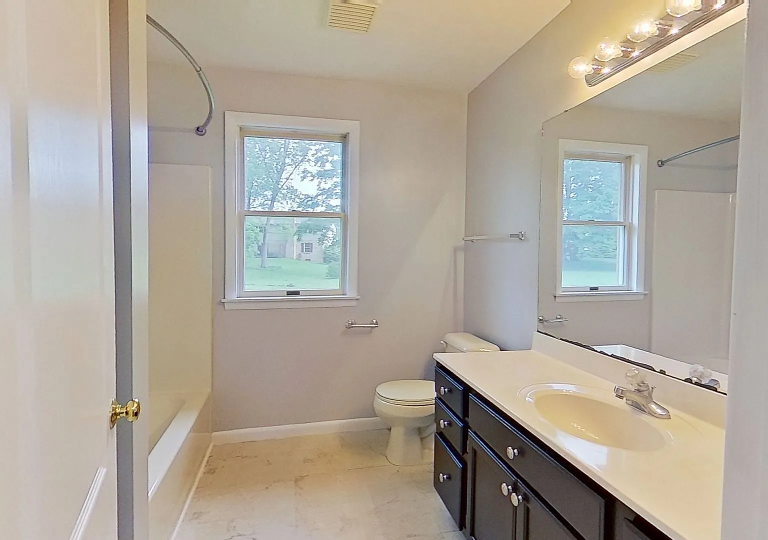 Newly Renovated Townhome in Dallastown — Photo 4