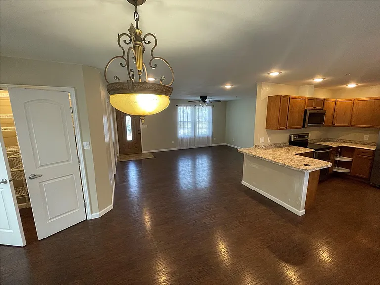 111 Hillview Ln — Photo 1