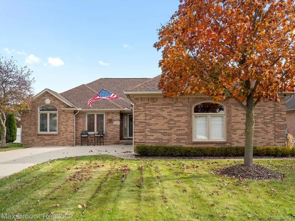54284 Nicholas Dr, Macomb, MI 48042