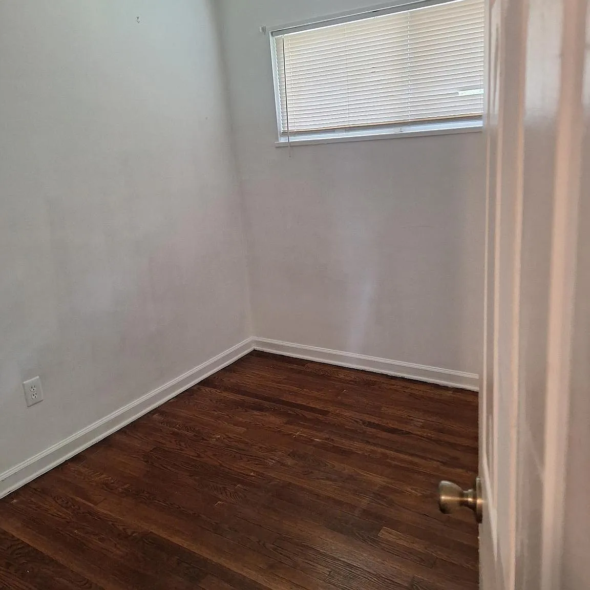 5 bed, 2.0 bath, 1953 sqft, $2,400 — Photo 3