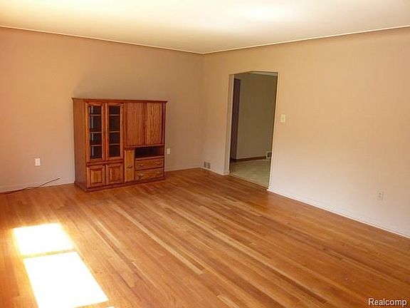3rd image of 52675 Brookfield Ct