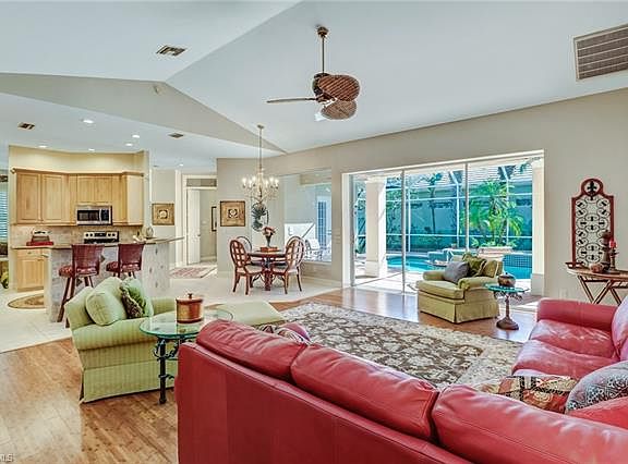 3rd image of 572 Eagle Creek Dr