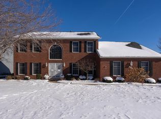 5905 Louis Ct, Davenport, IA 52807