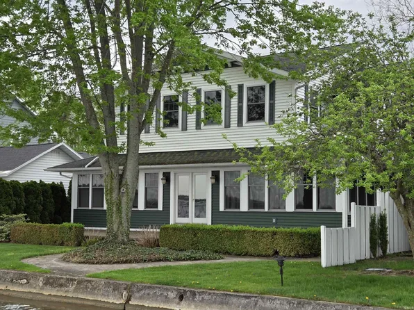 6592 E Waco Dr, Syracuse, IN 46567