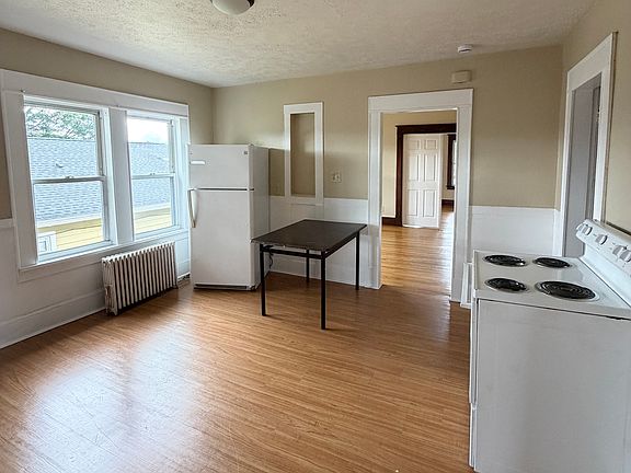 2nd image of 119 Meadow St #3