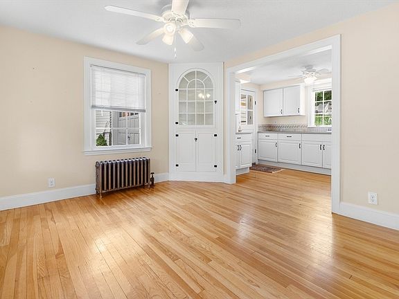 4th image of 66 Mount Vernon St